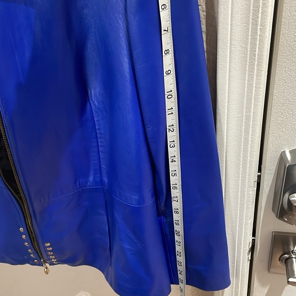 ST.JOHN Coat - Picture 16 of 16